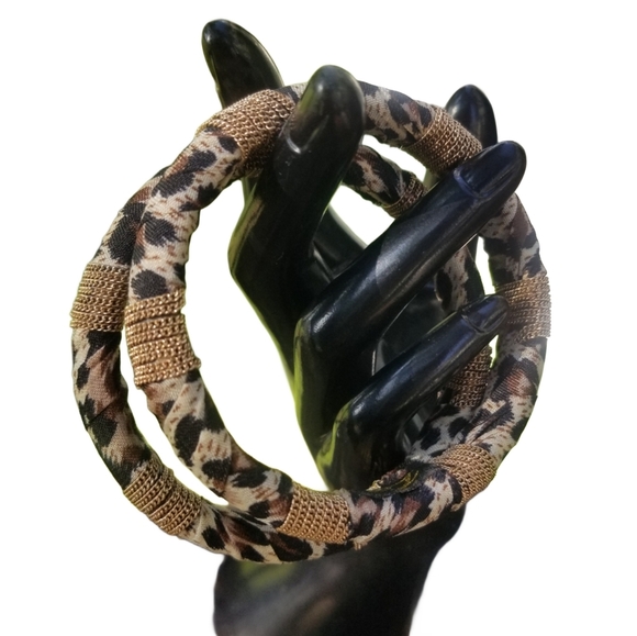 TWO VINTAGE SIGNED CHETTAH ANIMAL PRINT FABRIC BANGLE BRACELETS - Picture 1 of 4